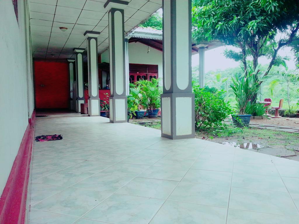 Hansika Guest Inn Buttala Exterior foto
