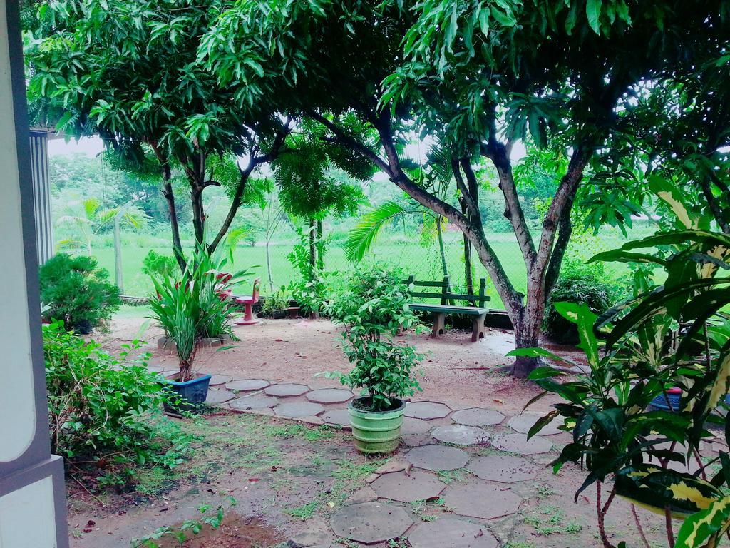 Hansika Guest Inn Buttala Exterior foto